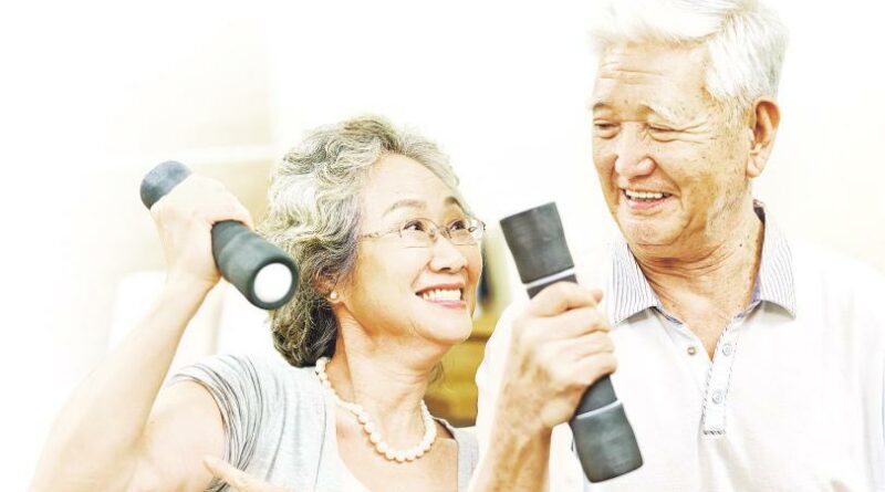 【有片：了解關節痛】挽餸操臂力 上樓梯練大腿 趕走少肌症 80歲繼續Fit