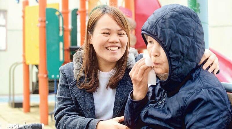 【認知障礙症】90後開專頁記照顧認障母心得 見院舍「綁」患者 冀改革還尊嚴