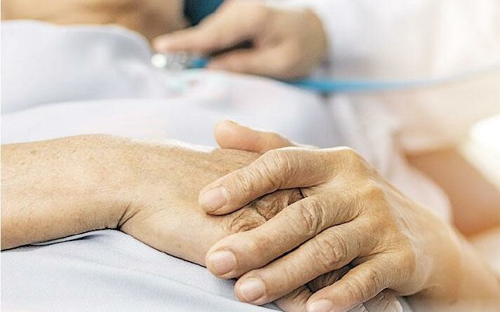 預設醫療指示 未立法欠宣傳 簽立意願拒吊命 醫護不循？