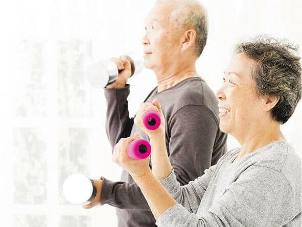 【抗疫你要知】久坐不動 腳痹骨痛 家中運動 老友保良「肌」