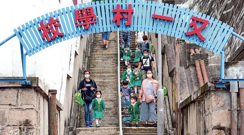 上呼吸道感染｜單日增 9 間學校爆發個案涉逾300學生職員 曾祈殷: 一窩蜂式感染 料非新冠病毒或流感 防疫響警號