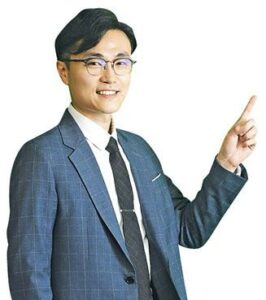 近年香港引入儀器如衝擊波球囊、心臟泵等輔助「通波仔」手術，減低手術風險。——黃曜東醫生（劉焌陶攝）