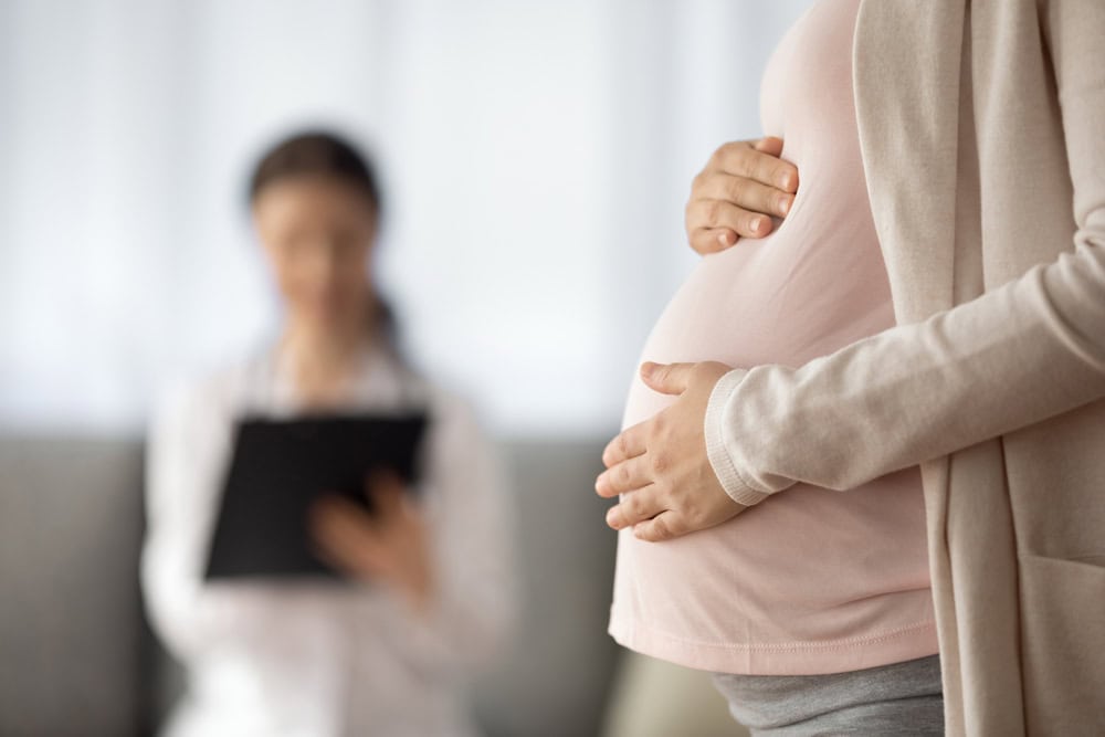 超高齡產婦 妊娠毒血、胎盤前傾、早產風險增 40歲以上IVF成功率低於10%
