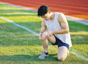 前十字韌帶受傷是常見運動創傷，重建手術後的物理治療康復過程，對於恢復膝關節功能及預防再次受傷至關重要。