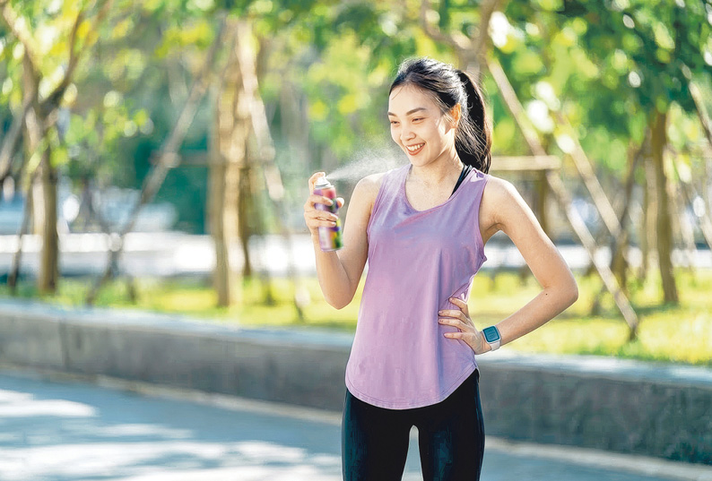 【酷熱天氣】消暑神器:涼感衣物、薄荷噴霧、降溫傘「一觸即涼」、瞬間降溫?專家逐一解構 【酷熱天氣】消暑神器:涼感衣物、薄荷噴霧、降溫傘「一觸即涼」、瞬間降溫?專家逐一解構