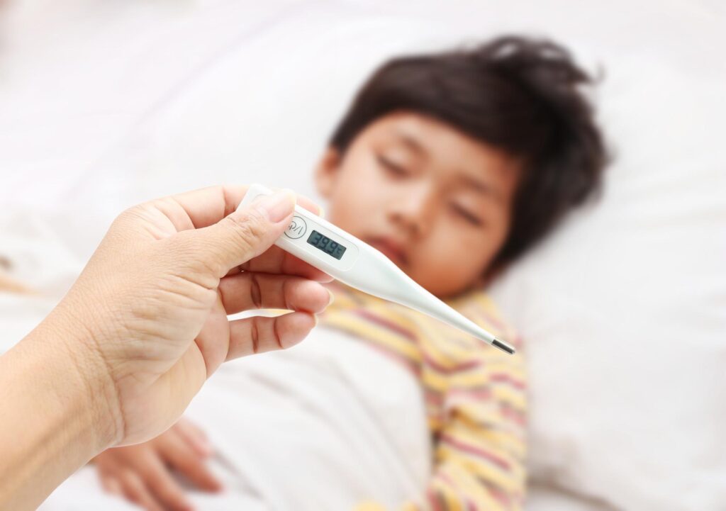 手足口病高峰期10至12月 留意發燒、出紅疹、口腔潰瘍等徵狀 手足口病高峰期10至12月 留意發燒、出紅疹、口腔潰瘍等徵狀